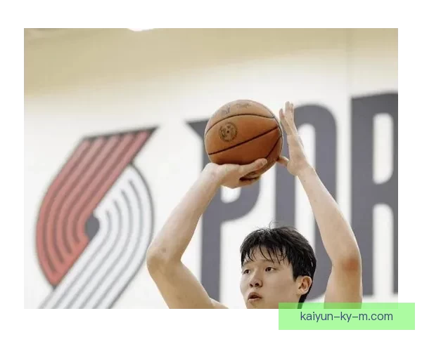 斯普利特赞杨瀚森进步显著 从季初时间减少到成长为更好球员