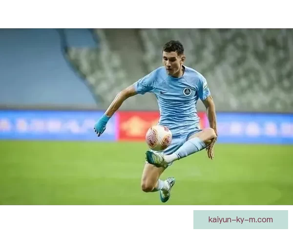 国少助教推搡16岁留洋新星并追骂 球迷要求严惩开除