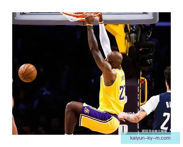 勒布朗三双助湖人轻取奇才迎来三连胜 里夫斯贡献19分9助布朗尼得6分