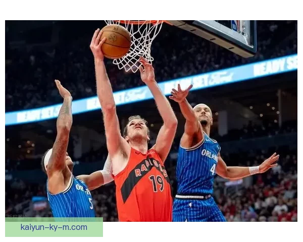 富尔茨迎来猛龙生涯首秀 接巴恩斯精准助攻轻松命中首球